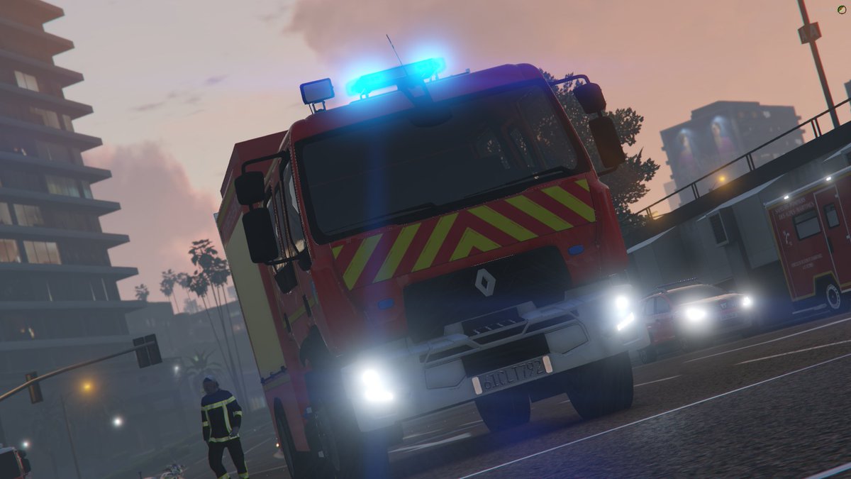 Nice_Secours's tweet photo. #RetourSurInter | Intervention des sapeurs-pompiers dans un immeuble suite au signalement par des habitants d'une odeur suspecte.

📍 https://t.co/SWV7bXh4bv 

#NiceSecours #Nice #GTA #GTA5 #FiveM #Secours #roleplay https://t.co/dd806SoWhk