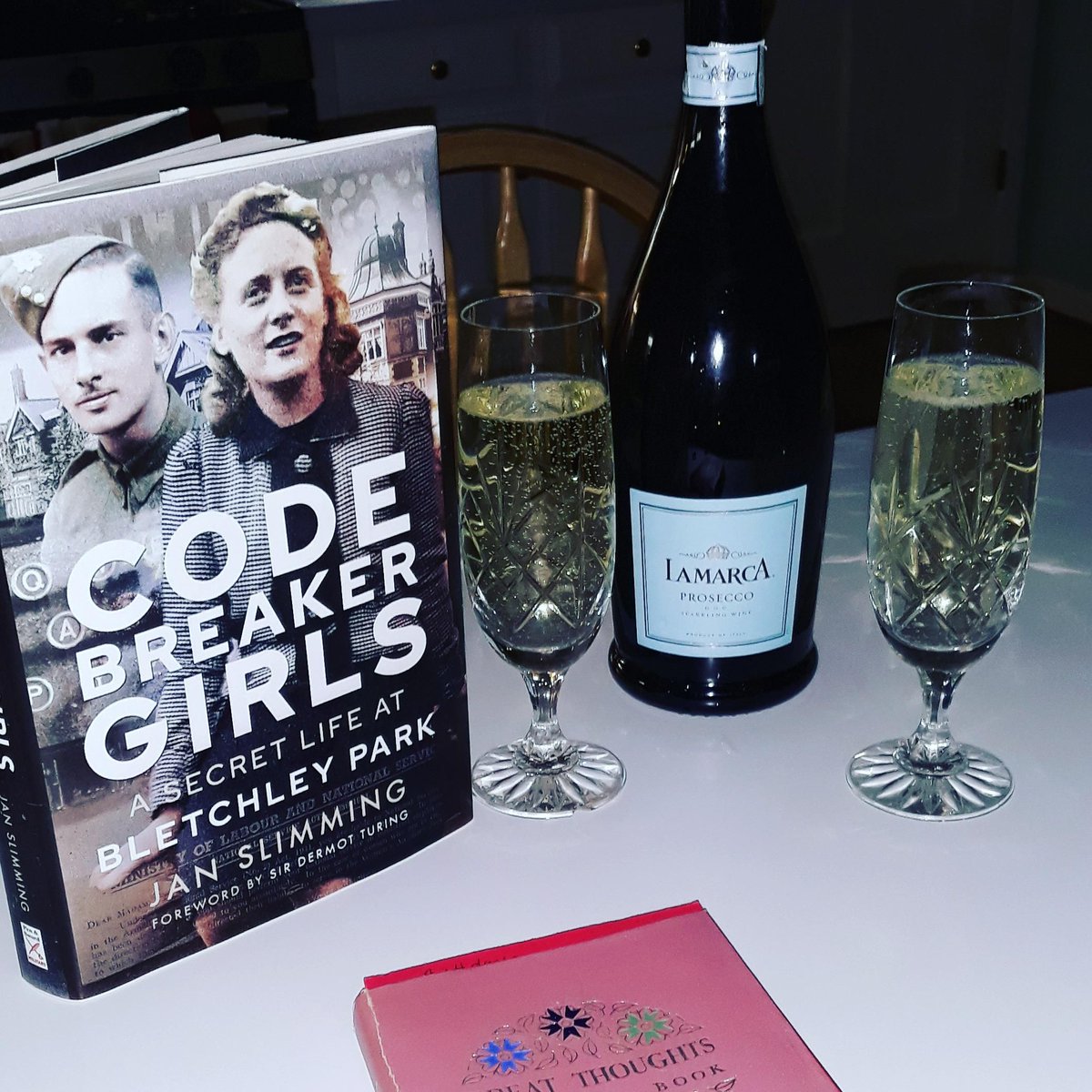 JanSSlimming's tweet image. #codebreakersdaughter "What would it be like to keep a secret for fifty years, never tell you parents or your children, not even your husband?" Find out at:
@JanSSlimming #buff.ly/3oCMmlG #CodebreakerGirls #BletchleyPark