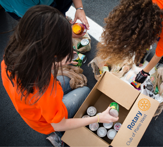 PlanoWestRotary's tweet photo. Join us this Saturday as we provide meals to the Douglass Community and the Barron Elementary neighborhood. The gift of giving is one of the greatest gifts of them all.
Sign up here:https://t.co/ER8PdufpH4
#planoserves #planotx #districtproud #rotary https://t.co/G3X26XwI9I
