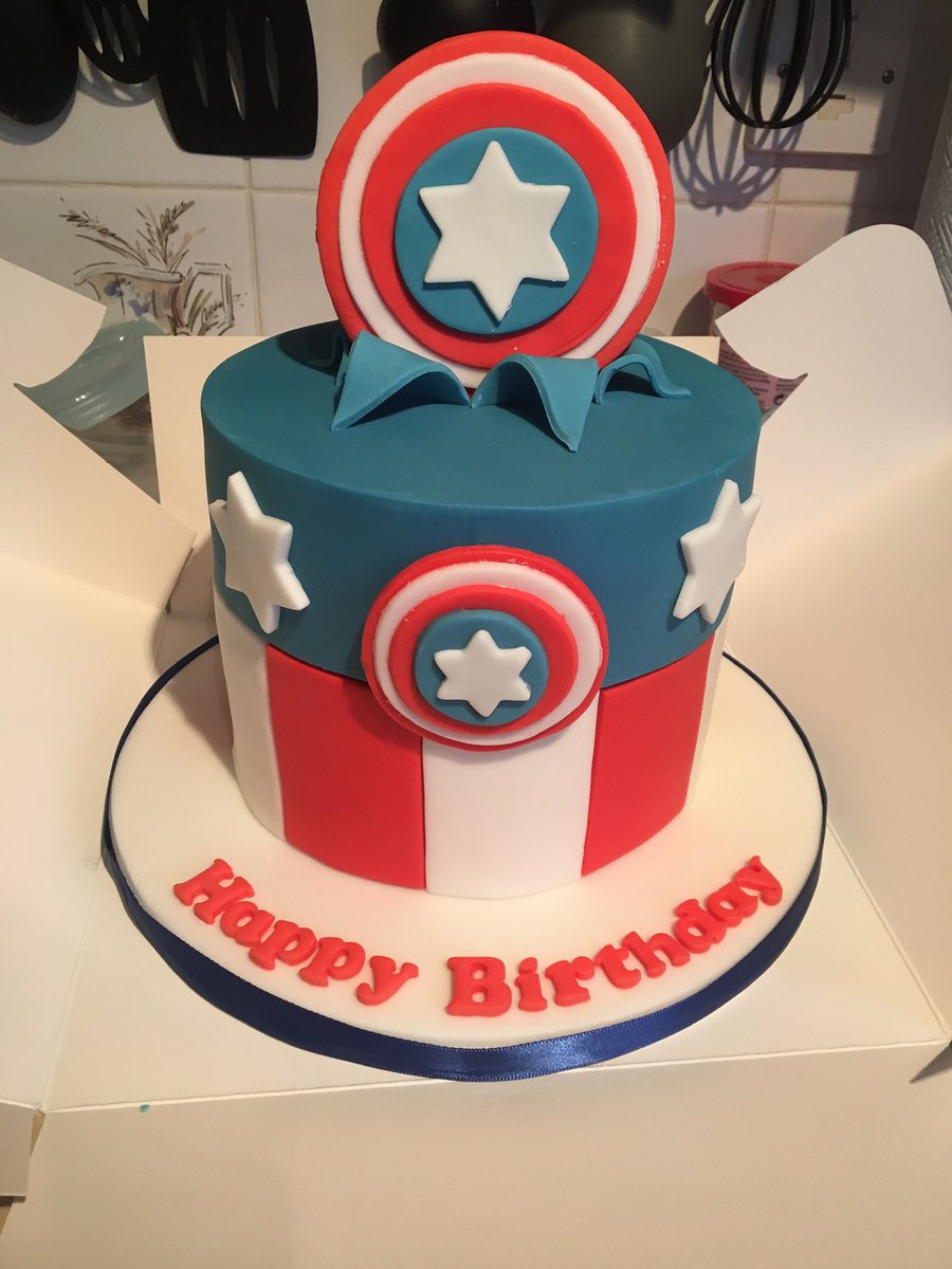 Gem86yorkshire's tweet photo. Turning 35 today and this years cake made me smile. Been a huge geek, this is the best cake ever. Who doesn’t love a captain America cake. #CaptainAmerica #cake #Marvel #ChrisEvans #chocolatecake #marvelcake #birthday https://t.co/Ed031mPLwM