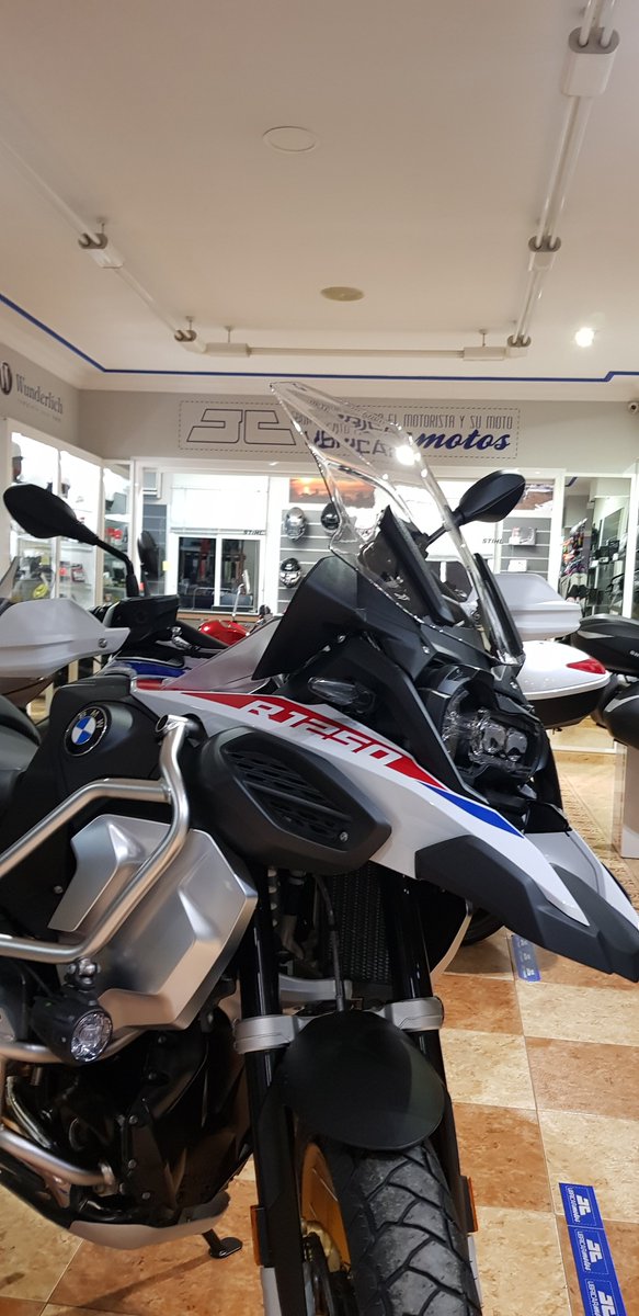 🏍 BMW R1250GS Adventure Rallye 🏍
Entregada esta fantástica BMW desde #ubricarmotos
¡Enhorabuena a su comprador y a disfrutarla!😊 
Próximamente podréis verla equipada desde nuestro taller oficial 😏
👉Visita nuestra tienda física en #Ubrique y compra tu BMW con nosotros