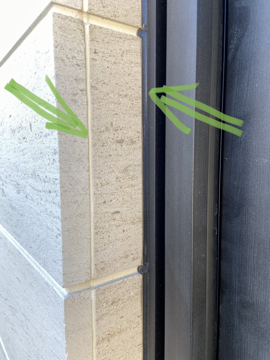 Las juntas de dilatación, condición fundamental en una buena colocación cerámica, de gres porcelánico y/o piedra natural. En esta aplicación saben lo que hacen 💪🏼💪🏼 products.kerakoll.com/es-ES/p/silico… products.kerakoll.com/es-ES/p/neutro… <a href="/kerakoll_es/">Kerakoll ES</a> #siliconecolor #neutrocolor