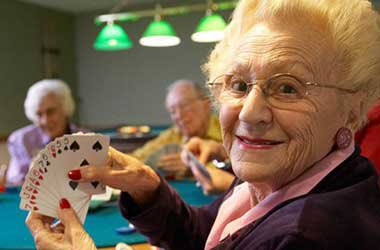 BREAKING NEWS Lotteriinspektionen anmäler ålderdomshem i norra Mumindalen efter att äldre spelat poker om vaccindoserna