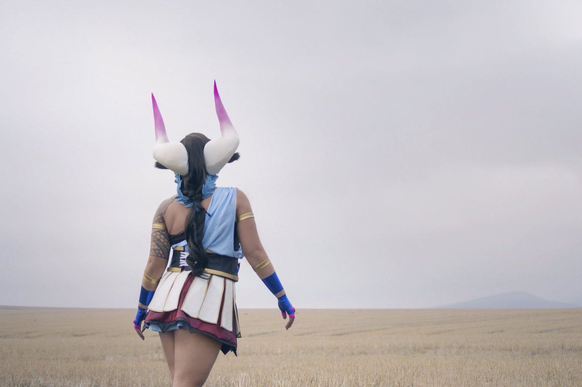 Lexi_chu_chu's tweet photo. "Thus he offered Asterius a seat of honor in Elysium alongside him; a just result, for their fame and glory are intertwined."

Hardware by @AmandaDinosaur7 
Cosplay by @Lexi_chu_chu 

Asterius design is property of @SupergiantGames 

#Asterius #HadesGame https://t.co/ZpEogerSqc