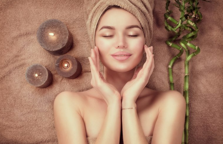 Destination Luxury has featured our Diamond Contour Lifting Rose Quartz Neck Serum as one of  the best treatments of 2020! ✨
Read more: rb.gy/pbrl5d