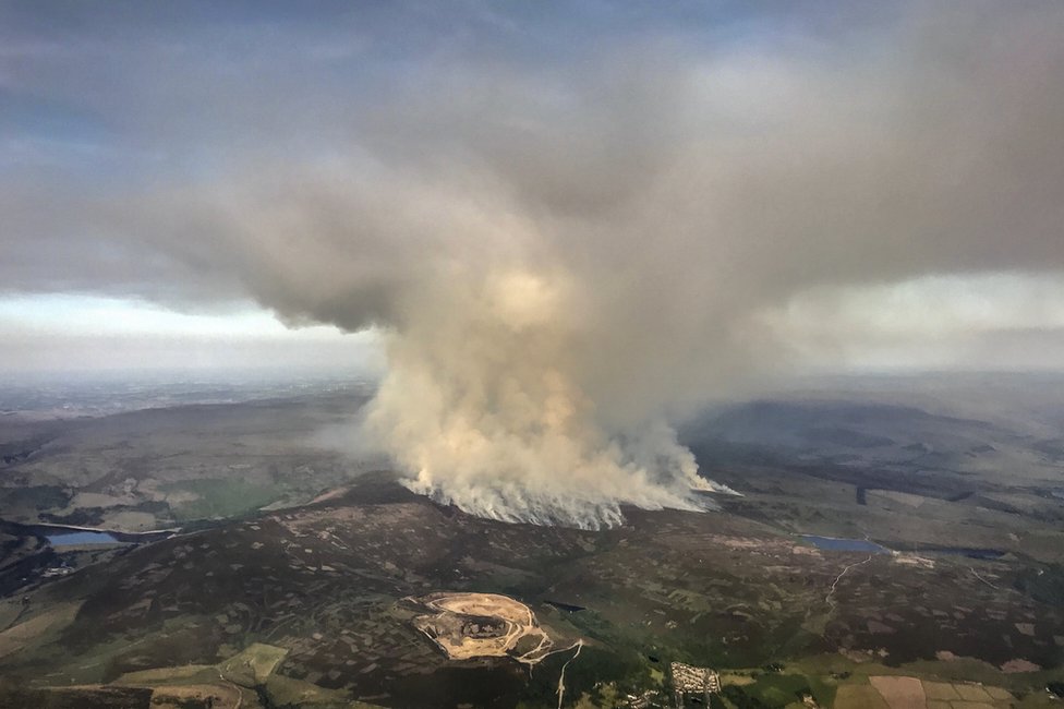 (8/n) One last example of a grouse moor that's likely exempt from the govt's burning ban: Buckton Moor, on the edge of the Peak District. It's not a designated site, but it contains a lot of deep peat - and it's where the massive Saddleworth Moor fire happened in 2018!