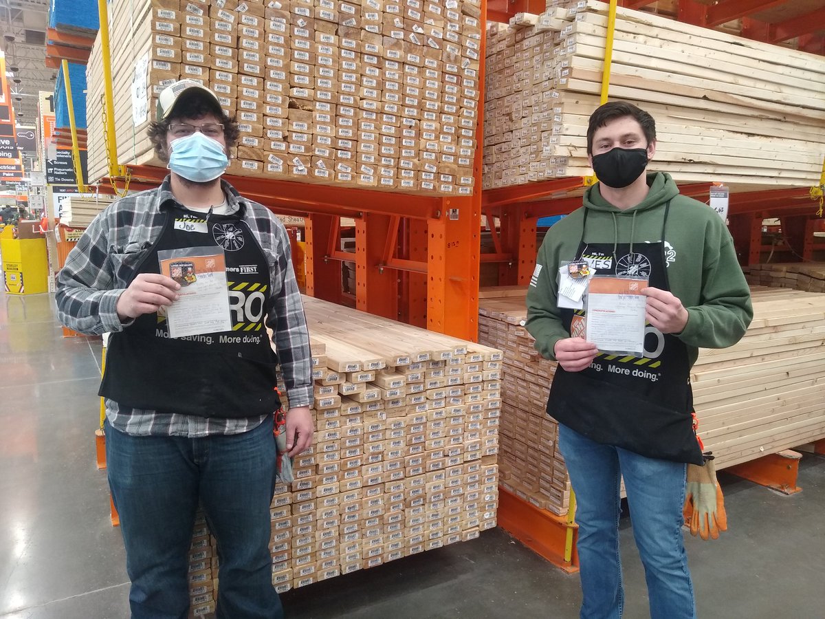 1CrystalRoberts's tweet photo. Recognizing Joe and Wes for all of the help they give throughout the store.  They always have a great attitude and are happy to do anything to help anywhere.  Thanks for being so awesome guys! 
#Unstoppable4422
#PacNorthProud
#DrivingD53
@BrandonibarraHD https://t.co/PGrVOksdCg