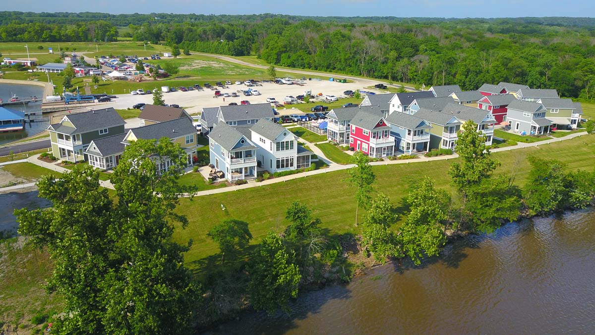 HeritageHarbor's tweet image. It might not seem like it now, but summer will be here in no time! Start planning a summer getaway to Heritage Harbor now! Book your summer stay at @Harbor Inn - cottage rentals by heritage harbor! zcu.io/oxms