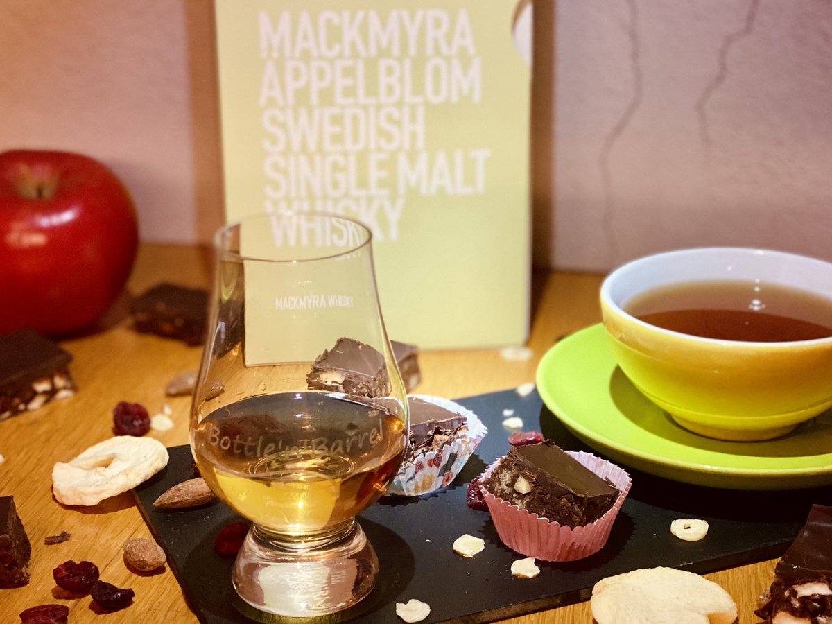 StTaWa's tweet photo. Yesterday I made my first tiffin - one with lightly peated whisky, smoked almonds and cranberries and the others with dried apples, hazelnuts and the perfectly matching @MackmyraUK Äppelblom. Nice treat after a tough working day #mackmyra If some will be left for #mackmyrainn? https://t.co/TQNzXY1nkr