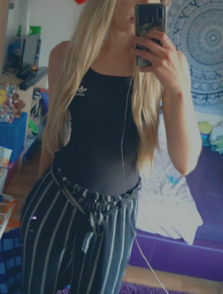 Leadom69's tweet photo. Ich hab noch ein bisschen Platz in meinen Sklavenstall. Wer möchte rein?😈
#geldschwein #zahlschwein #paypig #sklave #herrin #geldgöttin #göttin https://t.co/YwNjxBhR3a