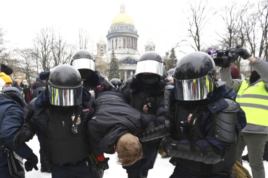 It’s likely that many people will gather tomorrow outside Moscow city court that will decide whether the Russian opposition leader, Alexey Navalny, goes to prison, and if there is a harsh ruling, it may spark even more protests. https://www.hrw.org/news/2021/02/01/russian-authorities-treatment-navalny-escalating-protests  @hrw