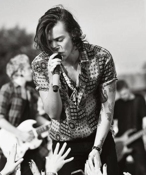 harry styles on this day, and this day only, a thread