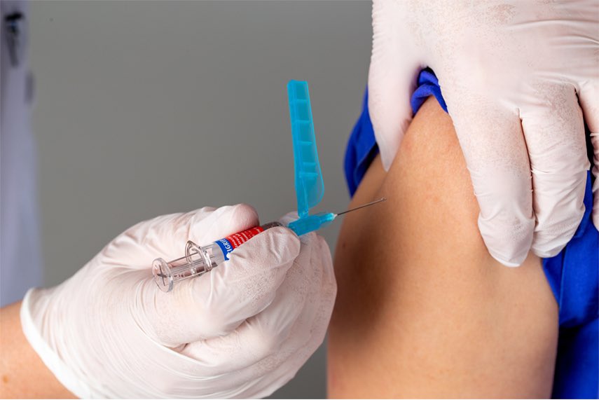 BREAKING NEWS Moderaterna presenterar ny vaccin-strategi: ”Vaccinera de rika och hopppas på att trickle down effekten gör resten” säger Irene Svenonius i intervju med <a href="/dagensmedicin/">Dagens Medicin</a>