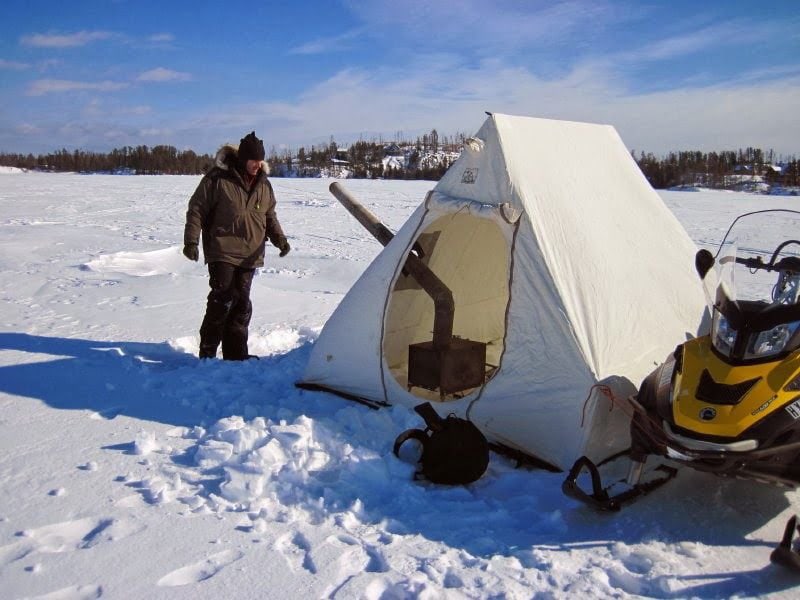 Зимняя рыбалка в палатке. Самодельная зимняя палатка. Самоделки для зимней рыбалки в палатке. Самодельные зимние рыбацкие палатки. Палатка для зимней рыбалки своими.