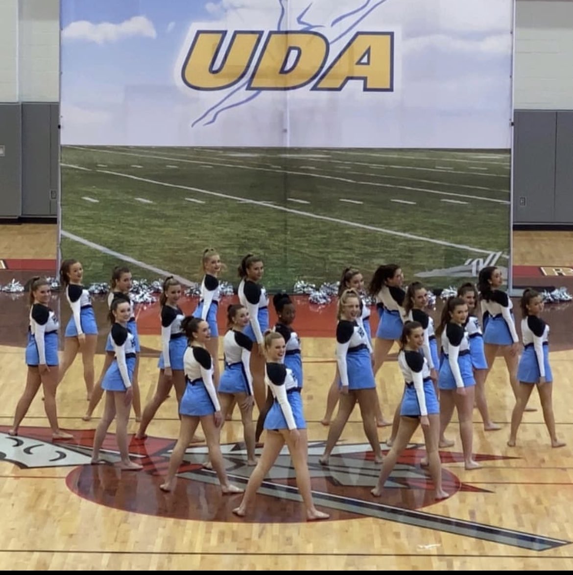MrsJRuss's tweet photo. 2020 was a tough one, but SO thankful for these 22 girls and the ability to dance for our school 💙#huskynation https://t.co/dsud6dstyv