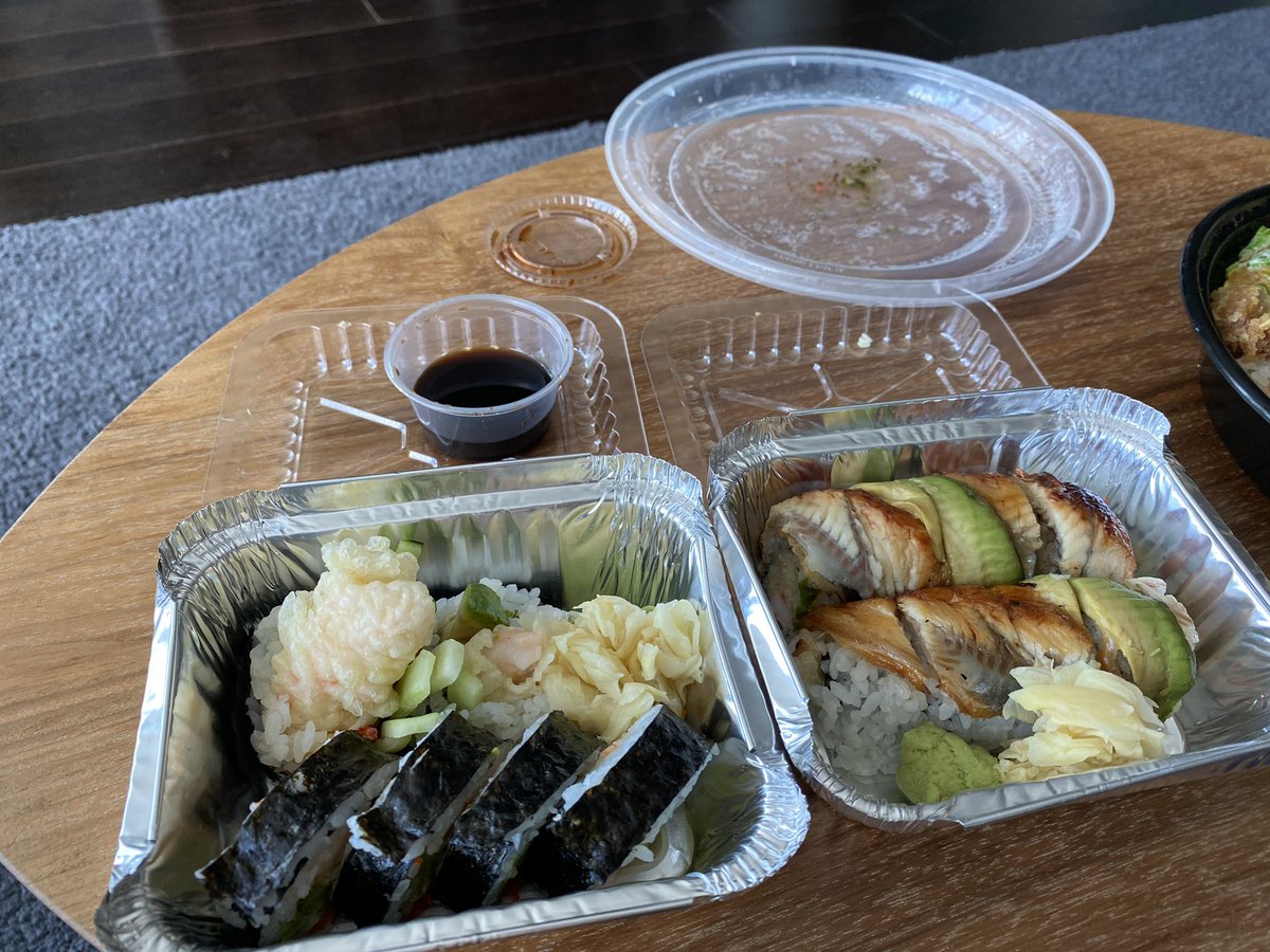 imweihuang's tweet photo. Guess what did I order for lunch today? 🐉🍣 https://t.co/Mih4ijqdcK