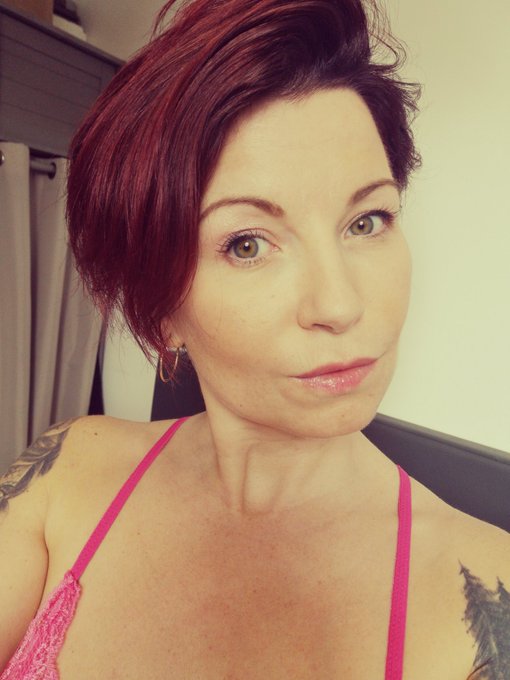 Rose bonbon ❤️❤️❤️merci pour ce cadeau ! Vous aimez ? https://t.co/RCI1yrkdeM