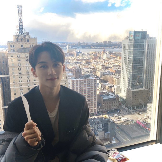 knives in his hands are apparently a common occurrence