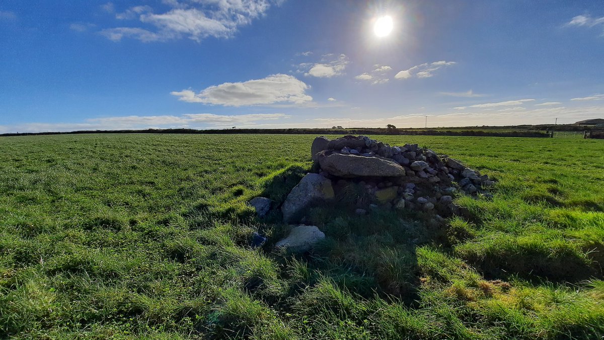 Tregiffian Vean: Chambered cairn? Scillonian passage grave? Old plans have the 'entrance' in a different direction & it being a cremation site. Possibly chambered with an adjoining cist but much damaged sadly. Sits neatly between Carn Kenidjack/Isles of Scilly/Chapel Carn Brea.