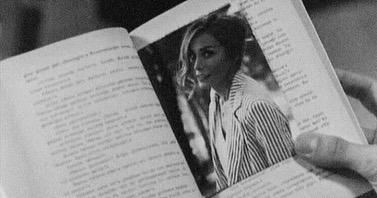 Gelsen, sarılsan, üstüm başım sen koksa.