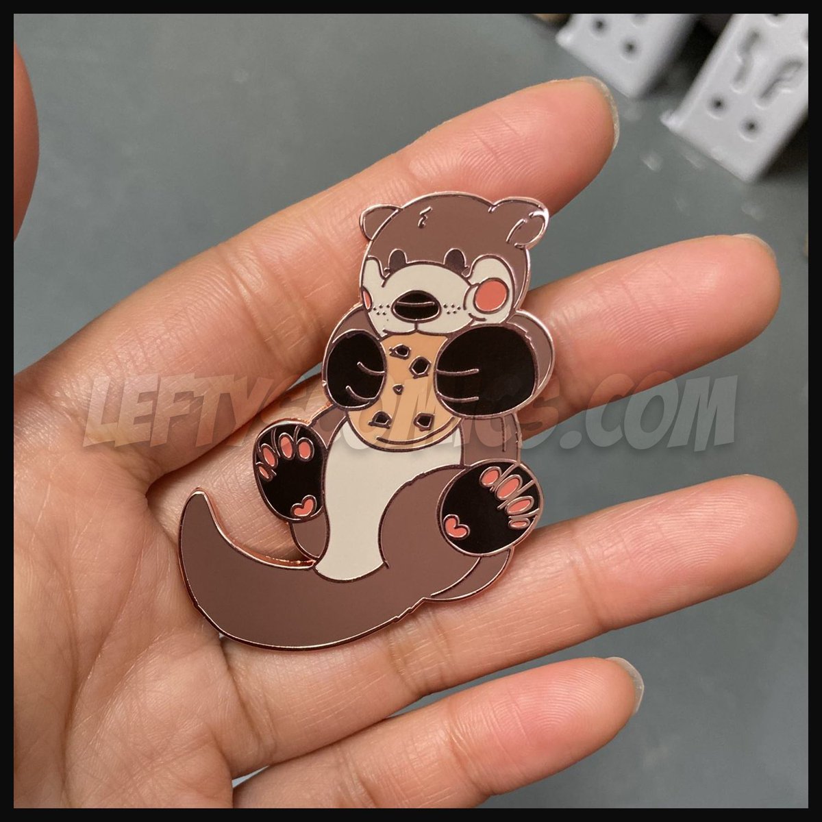 LeftysComics's tweet image. 🎉 500 FOLLOWER GIVEAWAY! 🎉 
Time to do a #giveaway for my plushies hard enamel pins. I’ll be selecting 4 winners by Feb 15th to get 2 pins (one for you and a friend)! 

To enter:
👥 Be a follower
💚 Like &amp;amp; Retweet 🔁
💬 Comment the pin you &amp;amp; your friend want
➕Tag your friend