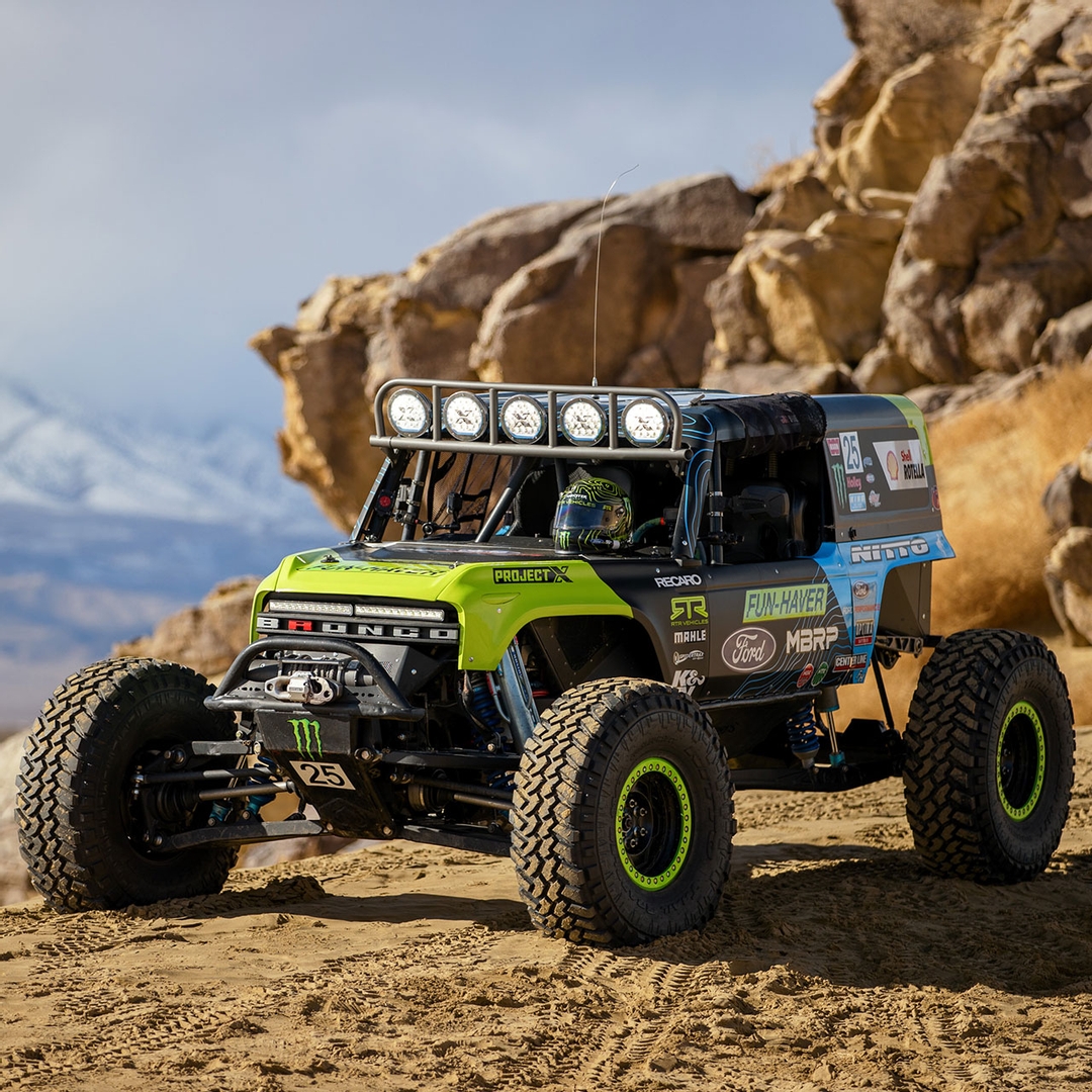 NittoTire's tweet photo. The new #FordBronco is here—and it's on #TrailGrapplers 😎 We're so excited to see what the Bronco can do! #TeamNitto
@VaughnGittinJr l @Loren_Healy l #TeamFunHaver l #Bronco l @Larry_Chen_Foto l #DrivingLine https://t.co/DYUQf4udXy