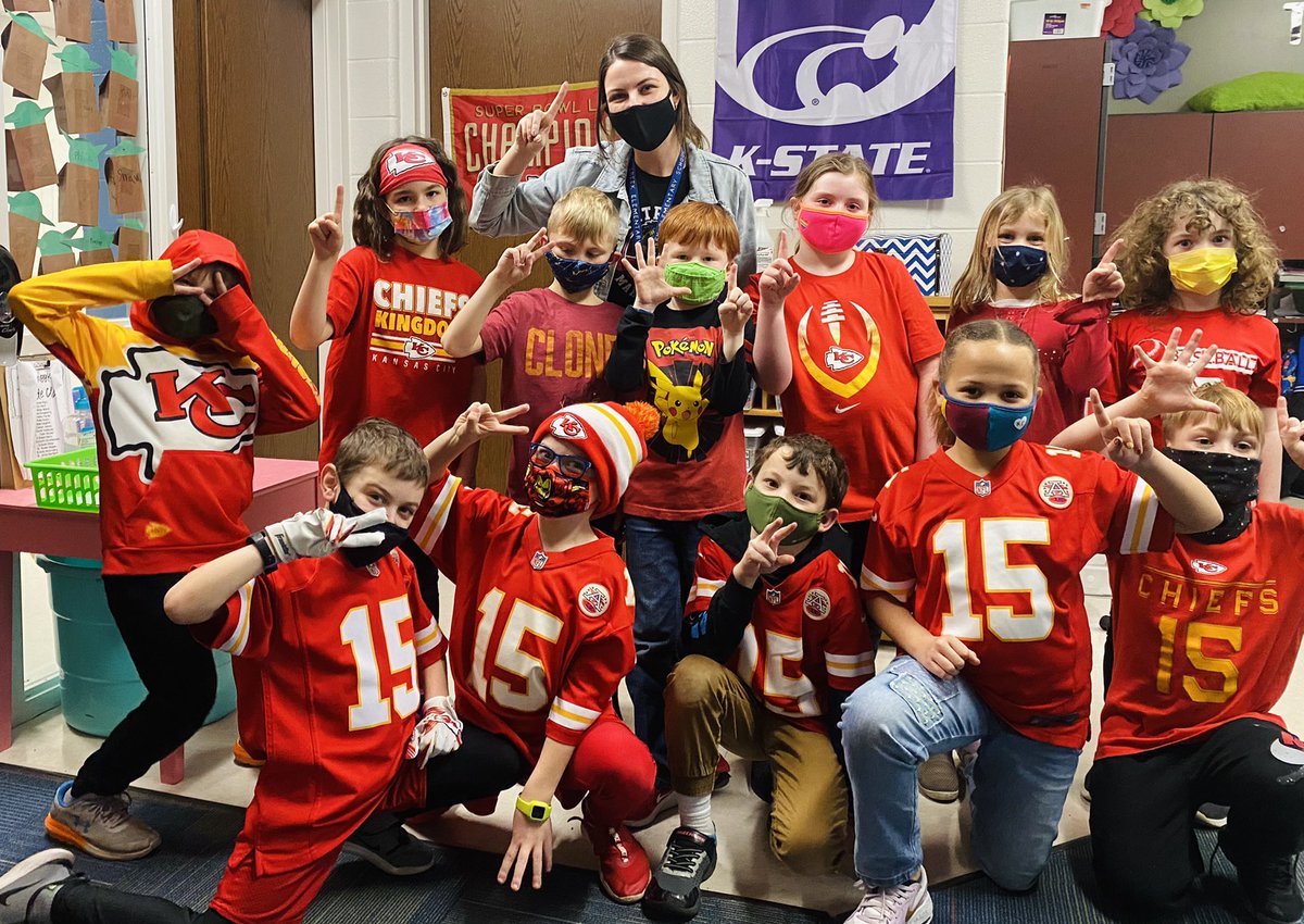 MissBrooksMC's tweet photo. Mahomes Monday 🤩🏈 #ChiefsKingdom #ChiefsSpiritWeek #RunItBack #Chiefs #SuperBowl @lord_512 https://t.co/3iv1JNq2Sa