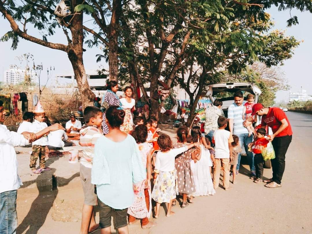 Janasewaa's tweet photo. On our 72 Republic day 
Food drive was conducted in loving memory of Late Zainab Ukaye &amp; Shakshi Tiwari on 26th January ,2021 at Adai circle, Pillai college Panvel
We distribute Nutrition Meal 
by our volunteers of Team Jana sewa foundation.
Thank you all volunteers &amp; food donor. https://t.co/XQumsJWzMC
