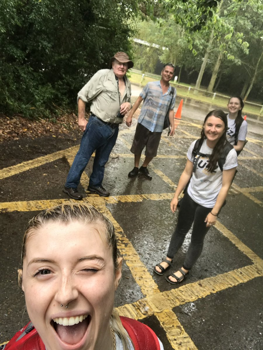 A spontaneous excursion to search for blackberries after a bumblebee ID session at Riverside Country Park. Got caught in what felt like a monsoon 🌊 hardly collected any fruit but had a glorious late summer afternoon! Dreaming of that heat right now ☀️