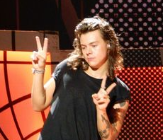 tpwk_ella's tweet photo. happy birthday king @Harry_Styles https://t.co/uRrwdQ9o8h