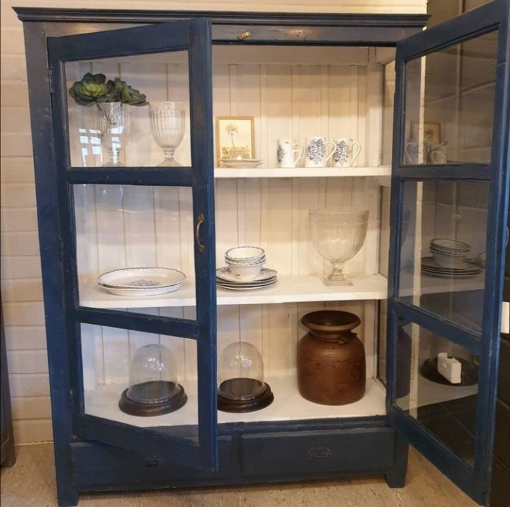 house_mcgrath's tweet photo. Blue Vintage Display Dresser. Old pieces refurbished #sustainablefurniture
#vintagefurniture #housemcgrath https://t.co/AJRJrhk6At