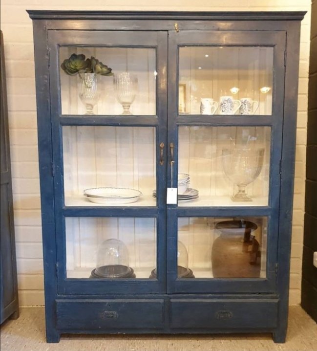 house_mcgrath's tweet photo. Blue Vintage Display Dresser. Old pieces refurbished #sustainablefurniture
#vintagefurniture #housemcgrath https://t.co/AJRJrhk6At