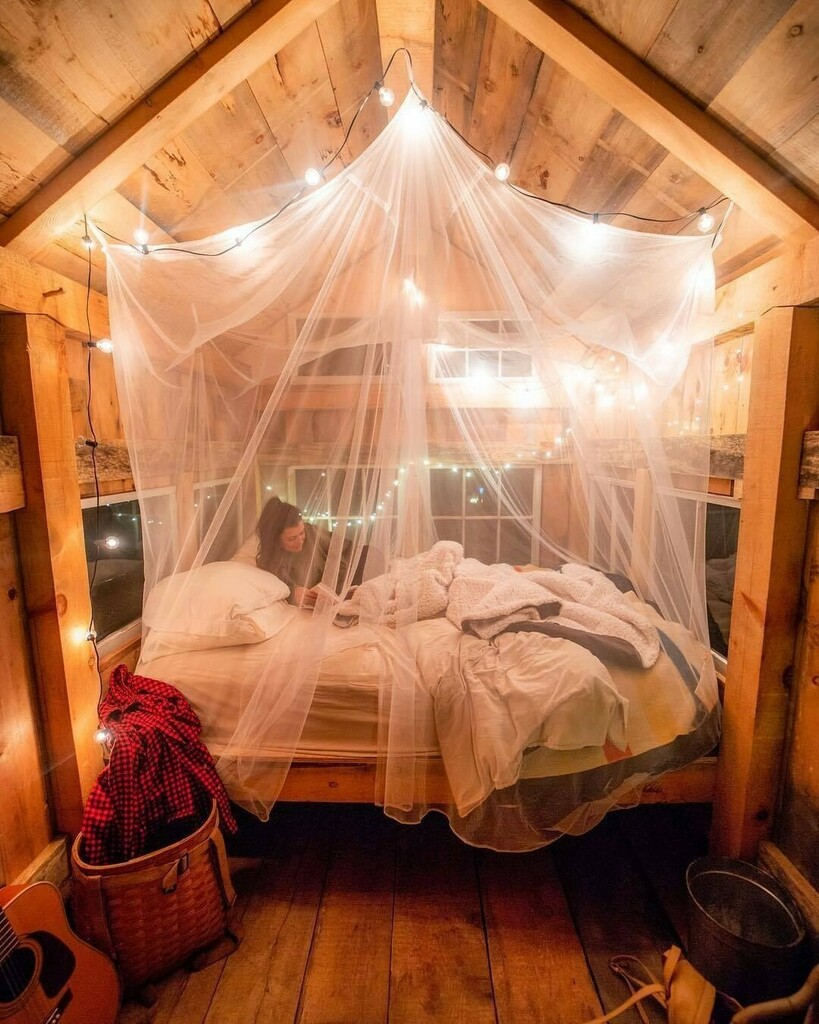 thecabinland's tweet photo. How cute is this place🤩
BOOK FROM THE LINK IN BIO
👉FOLLOW US @thecabinland
By @kylefinndempsey
#thecabinland #vermont
.
.
.
#thecabinchronicles #cabinlove #tinyhome #cabinfolk #cabinlife #cabinporn #cabindaily #complexphotos #cozyhome #ahomemadehome #anthrohome #airbnb #UO… https://t.co/Hfh15Xewgq