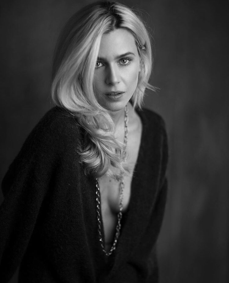 - studio session - 

📷  @riccardoriandephoto 

#photo #blackandwhite #studio #foto #bw #biancoenerophoto #fotografia #biancoenero #session #photography