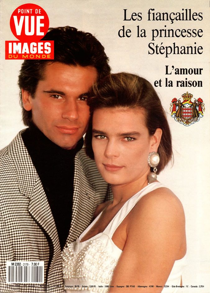 Après un parcours mouvementé,la princesse Stéphanie de Monaco croise la route de Jean-Yves Le Fur. Ce dernier, né d’une bonne famille, avait une belle carrière dans le secteur de l’immobilier.En mars 1990, ils se sont fiancés.Sept mois après, ils se séparaient.
