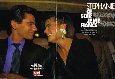 Après un parcours mouvementé,la princesse Stéphanie de Monaco croise la route de Jean-Yves Le Fur. Ce dernier, né d’une bonne famille, avait une belle carrière dans le secteur de l’immobilier.En mars 1990, ils se sont fiancés.Sept mois après, ils se séparaient.