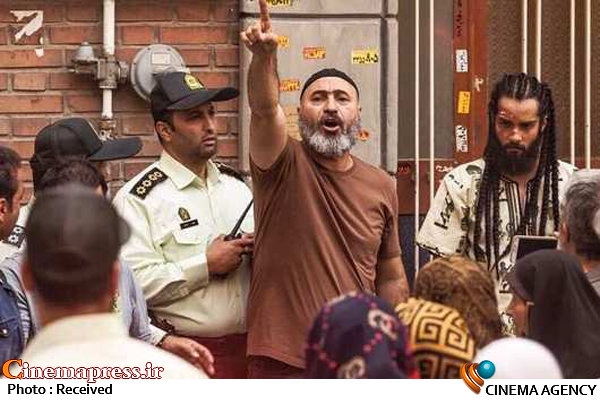 Husseinjd21's tweet photo. ما که از هر کی میپرسیم،اتفاقای #بهمن۵۷ رو گردن نمیگیره و میگه من نبودم

اگر موافقید به حمید فرخ نژاد بگیم شاید اون گردن بگیره
#خودکشی۵۷ 
#بهمن_خانمانسوز۵۷ https://t.co/fOrfqiugJl