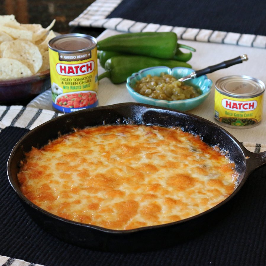 HatchChileCoLLC's tweet image. Yummy Queso Fundido just in time for the big game.  We think it looks delicious enough for dinner.  hatchchileco.com/recipe/queso-f…
#HatchGreenChile #Fundido #BigGame #Appetizer #Cheese #Chips #CastIron