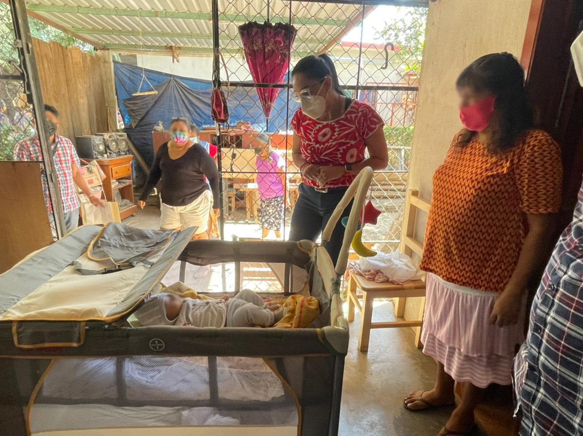 FundacionAMO's tweet photo. Seguimos trabajando con todas las medidas sanitarias; visitamos a Isaira López, quien necesitaba una cuna para su bebé y, el día de hoy, la hicimos llegar hasta su hogar. Nuestra gira por Unión Hidalgo continúa brindando asistencia a quienes más lo necesitan. https://t.co/0sgBCtDX0V