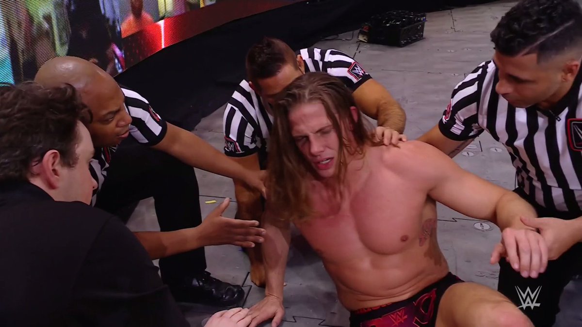 Following a relentless attack by @fightbobby, @SuperKingofBros is ...