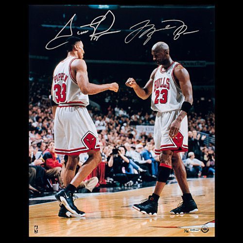 FatimaR31848618's tweet image. #michaeljordan 🐐 @ScottiePippen 🤗 #greatduo #Legends 👏🏀💯 #brothers ❤️ #thelastdance 🏆 #netflix @chicagobulls @Jumpman23 !