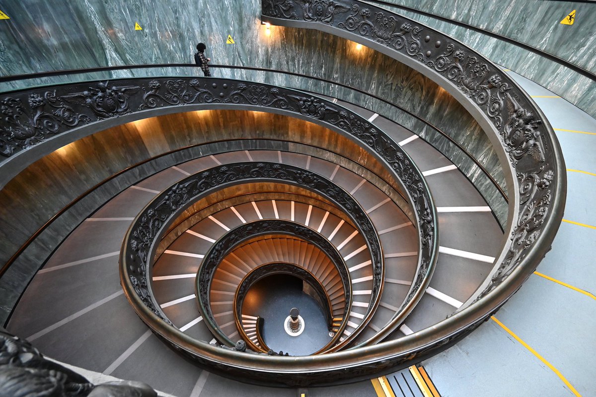 inquirerdotnet's tweet photo. LOOK: The Vatican Museums reopen on Feb. 1 after being closed for 88 days, as Italy eases its restrictions aimed at curbing the spread of the Covid-19 infection. | 📷  Andreas Solaro/AFP https://t.co/44pyrakd2j