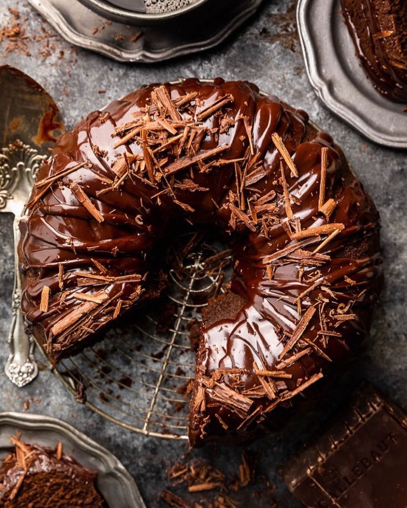Fudgy Chocolate Bundt Cake goodness!!

Credit: @bakerbynature on IG

#salonduchocolat #chocolate #chocolatelover #dessert