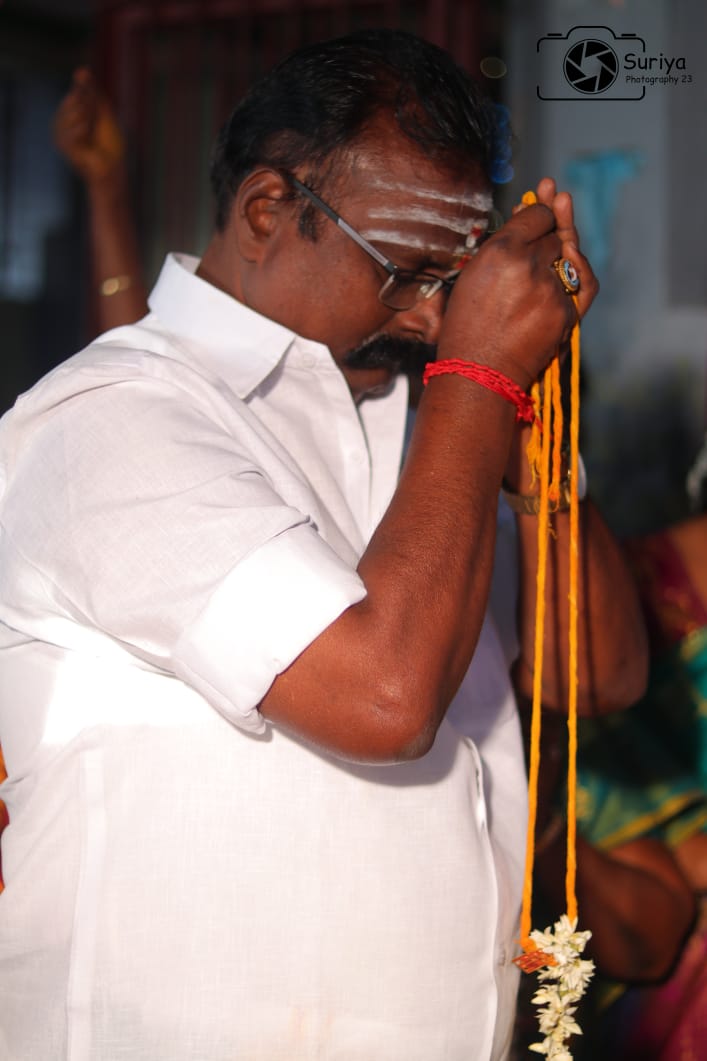 Aimp_It_Wing's tweet photo. #போா்வீரனாய், பாளையநாட்டின் ஈடுஇணையற்ற #அரசியல்வழிகாட்டியாய்
வீரமிகு #வி_ஜி_சிற்றரசுத்தேவர் அவர்களின் சீரிய தலைமையில் #மயிலாடுதுறை மாவட்டத்தலைவர்
திரு M.R #அன்பழகன் அவர்களின் இல்ல திருமணவிழாவிற்கு #தேரிழந்தூர்  வருகை தந்து மணமக்களை வாழ்த்தி ஆசிர்வதித்து விழாவை சிறப்பித்தாா்கள் https://t.co/XO3FvX4LQT