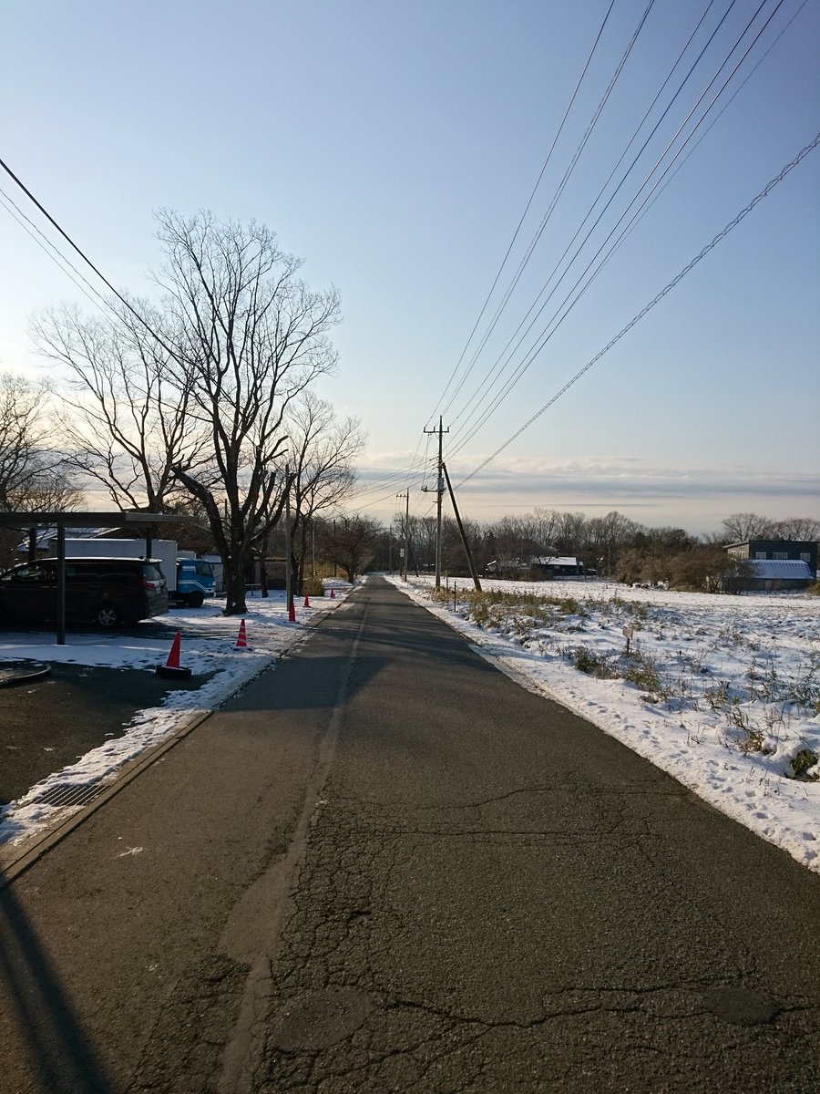 ukaya0832's tweet photo. サファリパークから我ペンションまでの道路😃
いつもは、朝早くから県外車が、ひっきりなしに行き交う道路(那須サファリパークから南が丘牧場、ペニーレイン(パン店)の近道)、コロナ過で がらがら、栃木県は緊急事態が解除になりそうなので復活するのだろうか？ https://t.co/82jSxuuVRJ