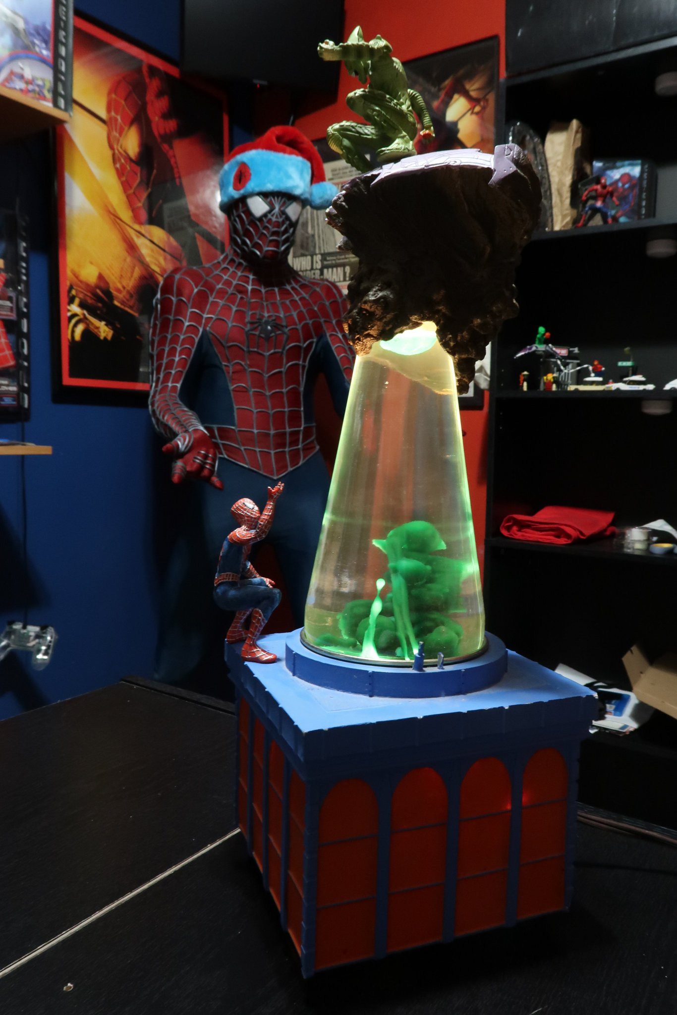 Vroeg Machtig Tot stand brengen All Things Raimi Spider-Man on Twitter: "New addition to the collection!  Spider-Man (2002) Lava Lamp by NECA, something I've wanted to get my hands  on for some time! https://t.co/ov0h6UpFjI" / Twitter