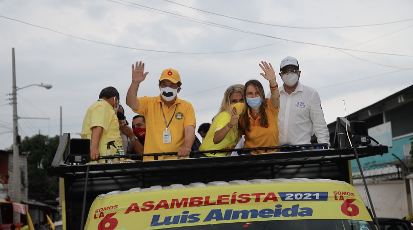 geraldineweberm's tweet photo. Gracias Parroquia Ximena, gran cierre de campaña por el Guasmo, nada nos detiene, ni la lluvia #7Feb #Todo6 para Asambleístas Nacionales y Provinciales #LassoPresidente #ProgresoEnLibertad con nuestro máximo lider @jaimenebotsaadi @NathalieViteri @LuisAlmeidaM6 @HenryKronfle https://t.co/8fAtSCpTcR