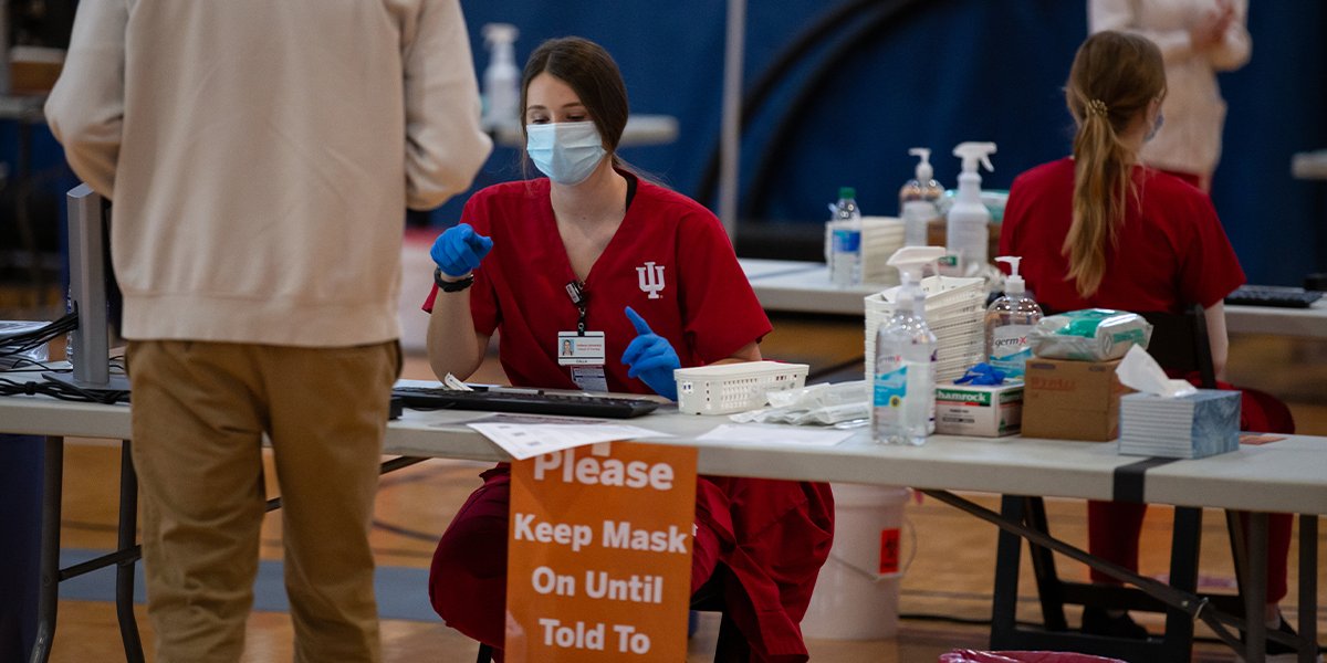 IUBloomington's tweet photo. New semester, same safety measures. 

Sign up for your arrival test ➡️ https://t.co/84G0yw4tcQ https://t.co/LItNOcnU7r