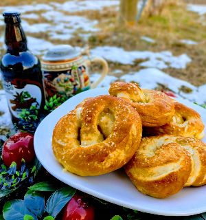 HowlingCider's tweet image. A Wassailing we will go... or should we say Wass&apos;howling!- mailchi.mp/4e1c6f87c877/w…