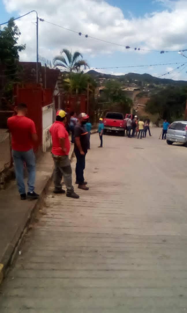 Clapyacambu2's tweet photo. Solo en Revolución contamos con la presencia de INVILARA y FUNREVI, por ordenes de nuestro Gobernador Pereira...@NicolasMaduro @gestionperfecta @CAeb2020 @AlcaldesaDiliaM #ComunicadoresClapActivos https://t.co/u5CU9n7rjY
